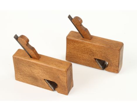 A pair of small beech H & R rebate planes 3 1/2" x 7/8" G++