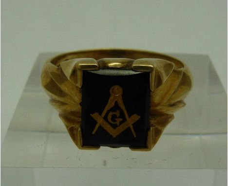 A 10ct gold Masonic ring, weight 4.1g, size R