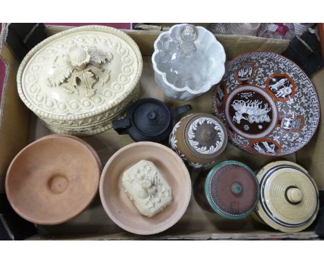 A box of ceramics to include caneware tureen and cover (a/f), and a Copeland Spode Greek pattern bowlCaneware tureen – dia.22