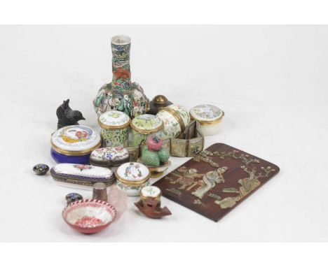 A collection of miscellaneous items, to include a rosewood and mother of pearl shibayama plaque, Chinese 100 scholars stem va