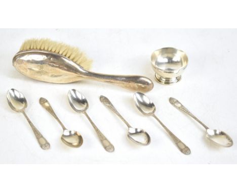 A set of six hallmarked silver teaspoons, with bright cut engraved detailing, London 1900, together with a hallmarked silver 