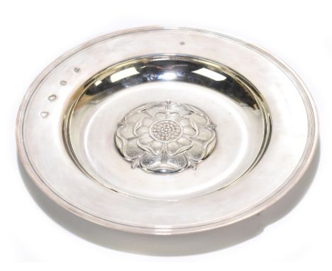 VANDERS; an Elizabeth II hallmarked silver alms dish, with central rose motif and inscription to the reverse 'To Stan in appr