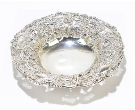 ROBERT GAINSFORD; a George IV pierced and embossed bowl, decorated with scrolls and fruiting vine leaves against a lattice gr
