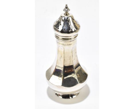 A George V hallmarked silver octagonal sugar caster, with turned finial and circular base, Birmingham 1923, height 18.5cm, 6o