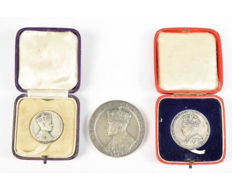 A Edward VIII white metal abdication medal, together with a cased Edward VII Coronation medal and a white metal In Commemorat