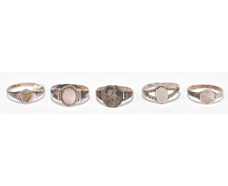 CHARLES HORNER; a group of five silver sterling silver and white metal rings, one with Chester hallmarks date letter obscured