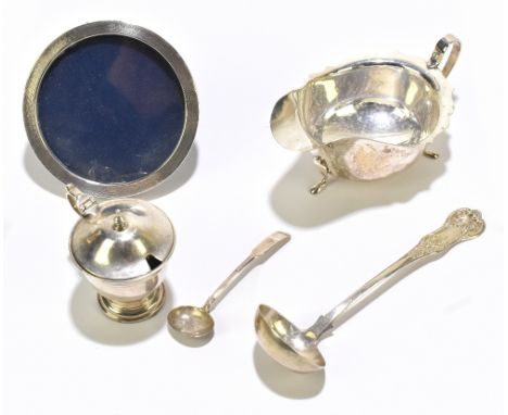 BARKER ELLIS &amp; CO; an Elizabeth II hallmarked silver sauce boat with scalloped edge, raised on three pad feet, Birmingham