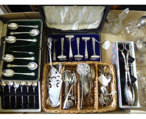 Miscellaneous Silver Plate, including silver hallmark coffee spoons, salad servers, fruit knives, coffee spoons, a boxed set 