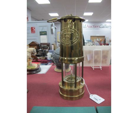 E Thomas &amp; Williams Ltd Cambrian Miners Lamp No. 86452.