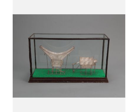 Chinese silver sculpture, in glass box around 1900. 40 x 25 cm.