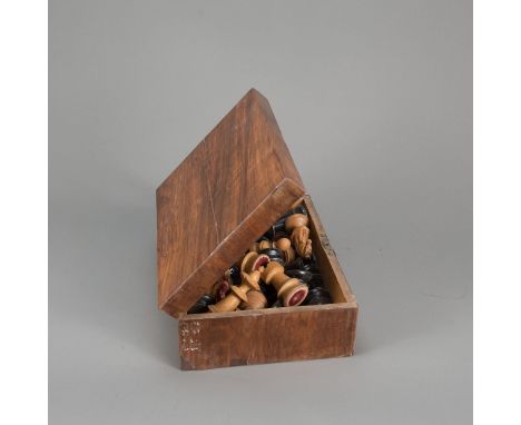 Chess Set, turned wooden figures, in Biedermeier casket, 19th century, 18 x 25,5 cm