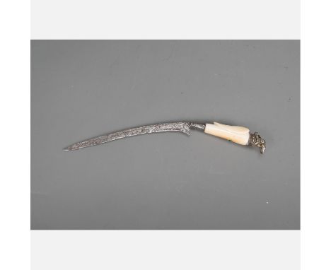 Asian Dagger, silver grip. Iron blade. 19th Century. 35 cm long