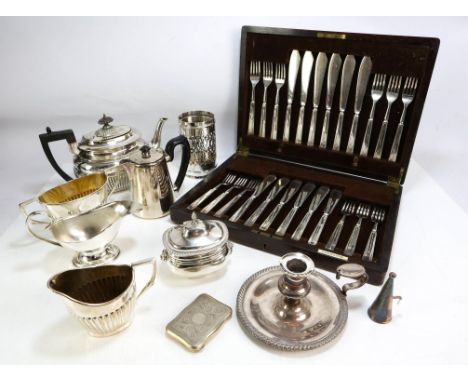 Silver plated items to include a cased set of twelve Art Deco fish knives and forks, mother of pearl handled tea knives, thre