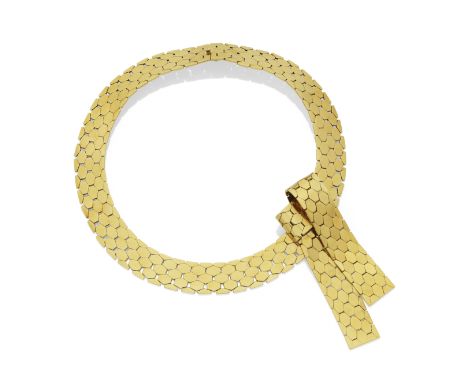 M. GÉRARD: GOLD COLLAR/BROOCH AND PENDENT EARRING SUITE, 1985-86Each flexible piece formed of integral hexagonal-links, the d