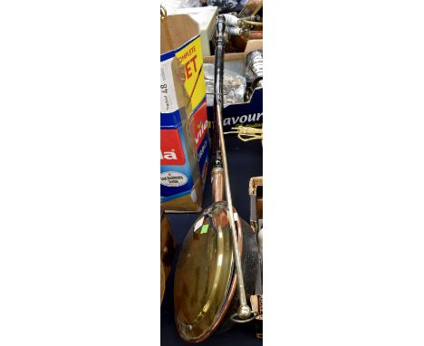 An Edwardian brass warming pan with turned and ebonised handle, together with a brass toasting fork (2)