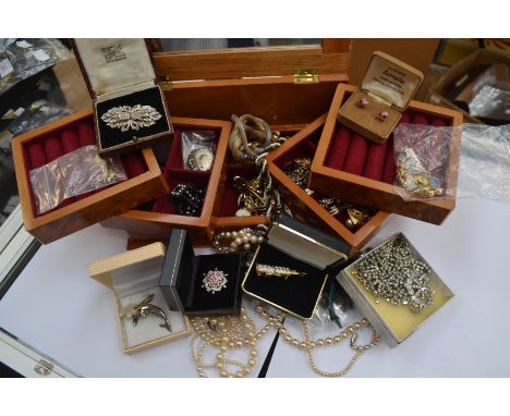 A collection of costume jewellery to include a Dior brooch, Art Deco style, vintage gilt metal brooches including Napier, pas