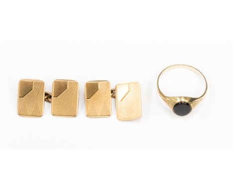 A pair of 9ct gold chain cufflinks, 5.5 grams approx. together with a gentleman's 9ct gold onyx set signet ring 2.2 grams app