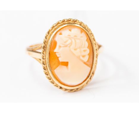 A 9ct gold ladies cameo ring, with box
