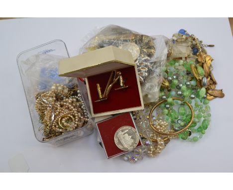 Costume jewellery - Miracle brooch; Hollywood Maltese Cross pendant earrings and bracelet; A 9ct gold enamel badge, weight ap