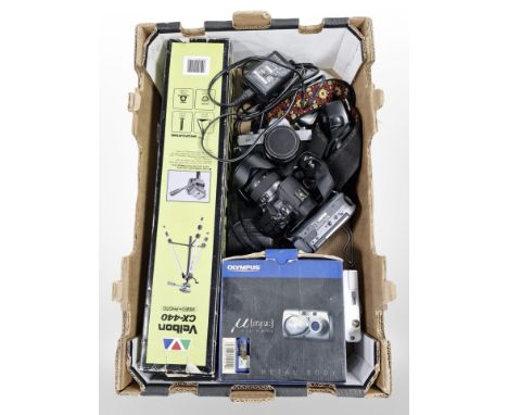 A group of vintage and modern cameras including Minolta SRT 100, Lumix DMC-G1, boxed tripod etc  