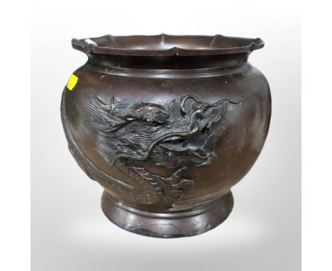 A Japanese Meiji period bronze jardiniere, height 20 cm 