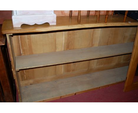 An extremely long elm bar, the top of naturalistic outline, with single rear shelf, length 245cm
