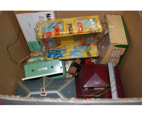 One box containing a quantity of Louis Marx tinplate and plastic accessories together with a Lionel American Flyer running Br
