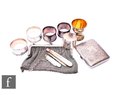 A parcel lot of assorted hallmarked silver items to include napkin rings, an egg cup, cigarette case etc, total weight of sil