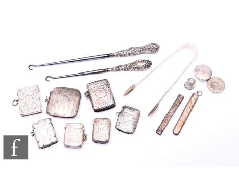 Seven assorted early 20th Century hallmarked silver vesta cases with two button hooks, sugar tongs, a thimble etc, total weig