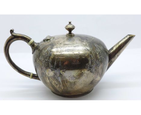 A small, early Victorian silver teapot by Robert Harper, London 1862, 248g 