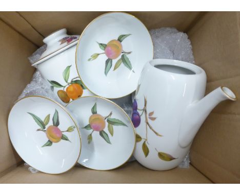 A box of Royal Worcester Evesham and Wild Harvest dinnerwares **PLEASE NOTE THIS LOT IS NOT ELIGIBLE FOR POSTING AND PACKING*