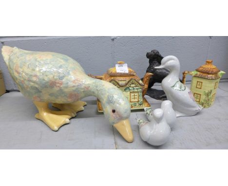 A large model goose, three model ducks, a model spaniel, a cottage ware teapot and a jug **PLEASE NOTE THIS LOT IS NOT ELIGIB