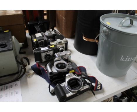 A quantity of vintage cameras
