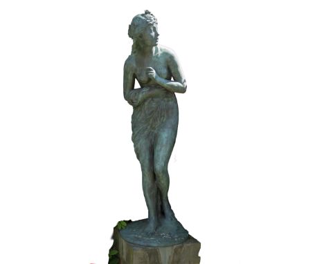 Skulptur- Nymphe- Entw .: von Alexander Calandrelli (1834-1903)Bronze leicht grünlich patiniert. H.: 153 cm.  Ein Bronzeabgus