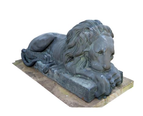Paar Bronze-Löwen Bronze. Zwei liegende Löwen, Länge 110 cm, B.: 60 cm.