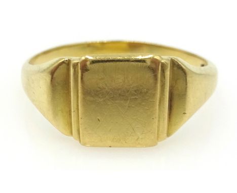 Middle Eastern 18k gold signet ring approx 4.9gm Condition Report Click here for further images, condition, auction times & d