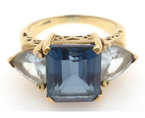 Three stone blue and pale topaz gold ring, hallmarked 9ct Condition Report Approx 6.9gm, size P-QClick here for further image