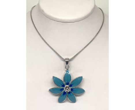 A costume jewellery daisy flower pendant & chain,daisy is enamel & has a nice centre stone