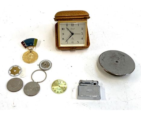 A mixed lot to include Imhof 15J desk clock, several scraps of watch movements, replica medal, etc 