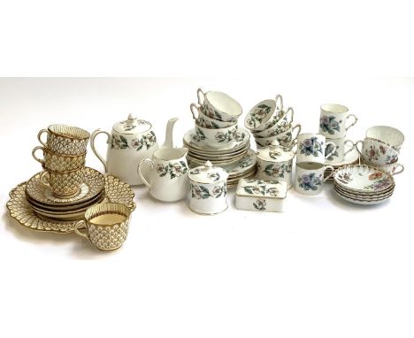 A quantity of tea wares to include a Crown Staffordshire part tea set, Royal Worcester coffee cups and saucers, etc 