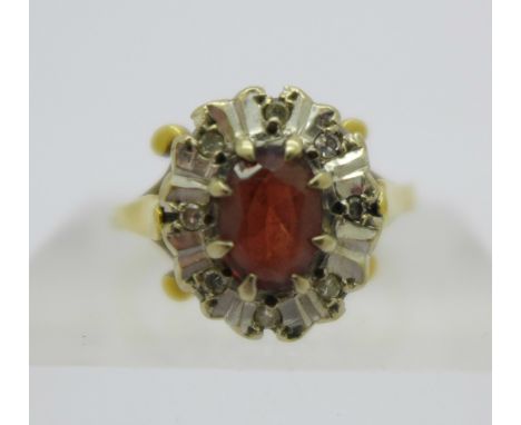 An 18ct gold cluster ring, 5.4g, M