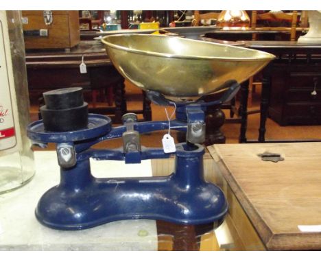 Set of scales and weights