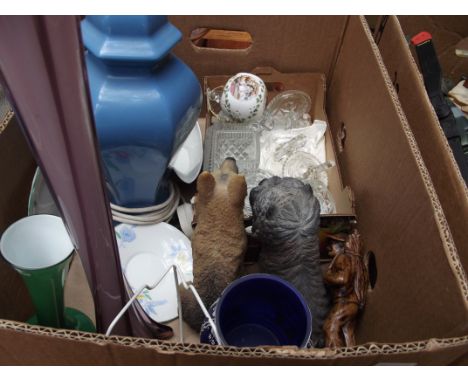 Box of mixed items to include a table lamp