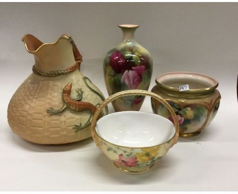 A good collection of Royal Worcester vases. Est. £80 - £120.