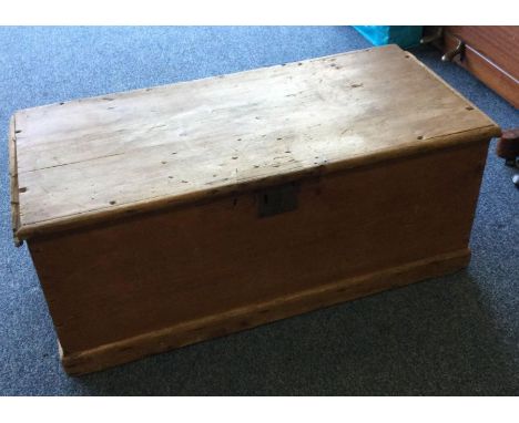 A pine hinged top trunk. Est. £30 - £50.