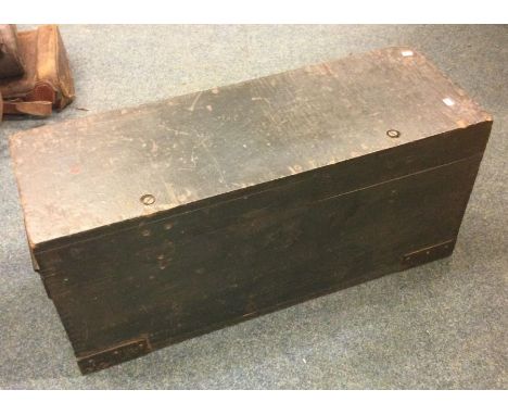 An old wooden ammunition box. Est. £20 - £30.