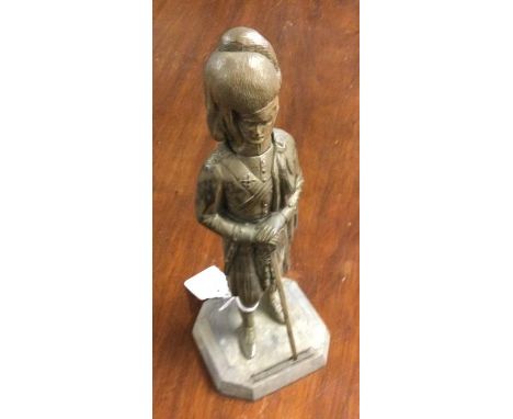 An early table lighter in the form of a Scottish soldier. Est. £20 - £30.