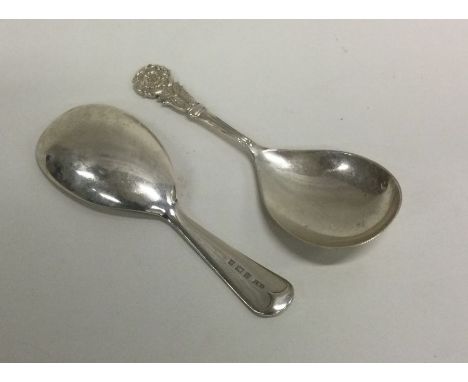 Two modern silver caddy spoons. Approx. 31 grams. Est. £20 - £30.