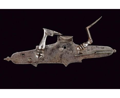 dating: 1620 - 1640 provenance: Northern Italy, Flat plate with cusped borders, the rang with pointed button. Hammer with scr