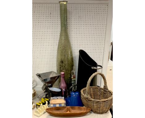 An O.M.A.C. tomato press squeezer; a large studio glass floor standing vase 1m high; a Galileo thermometer; Le Creuset stove 